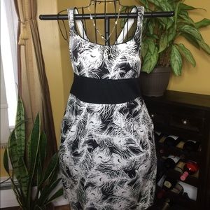 Black & white sun dress, with pockets
